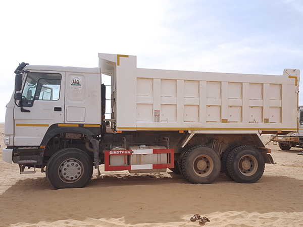 SINOTRUK went deep into the Sahara Desert in Algeria for emergency repair services